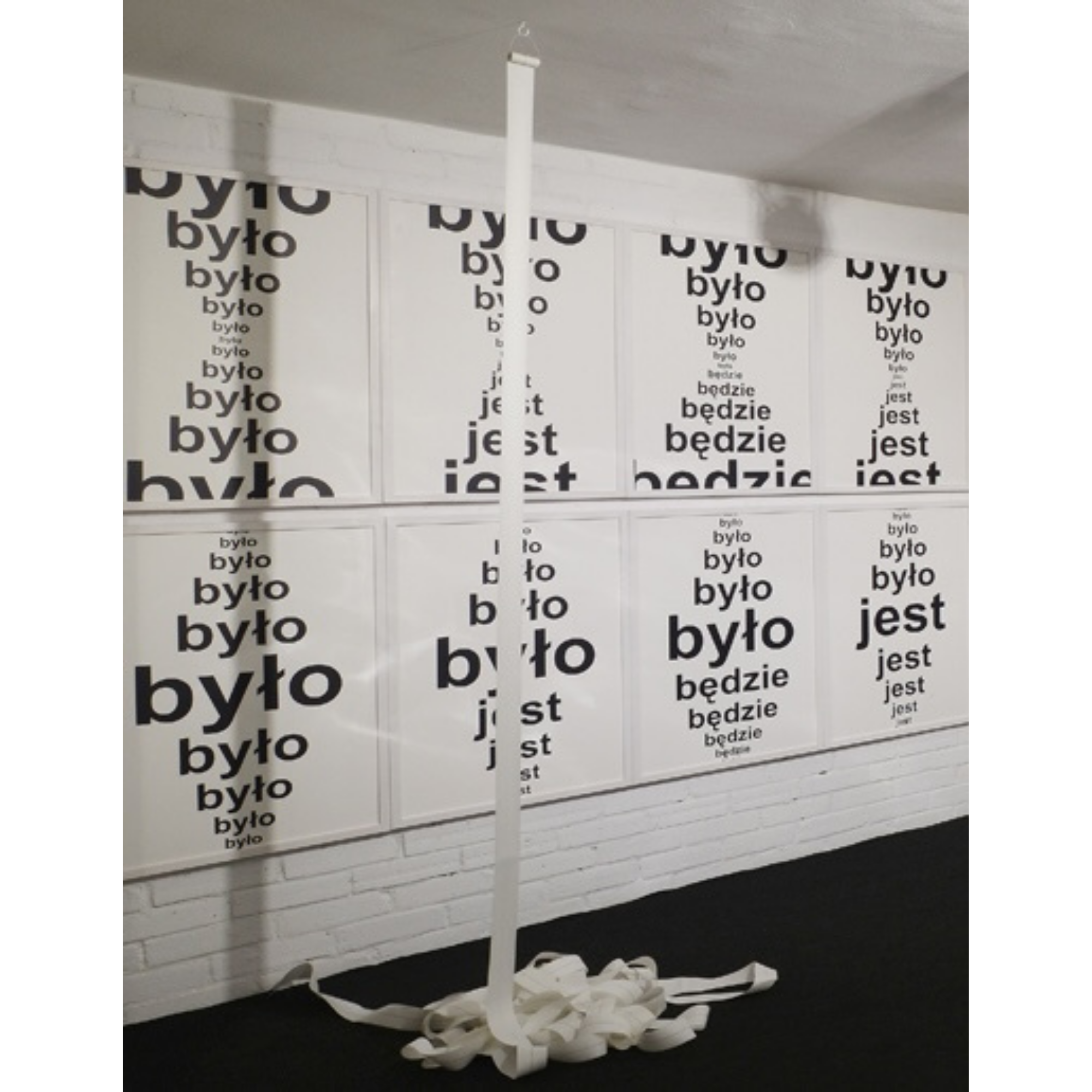 61. Bez tytułu (taśma zwisająca z sufitu) 1994