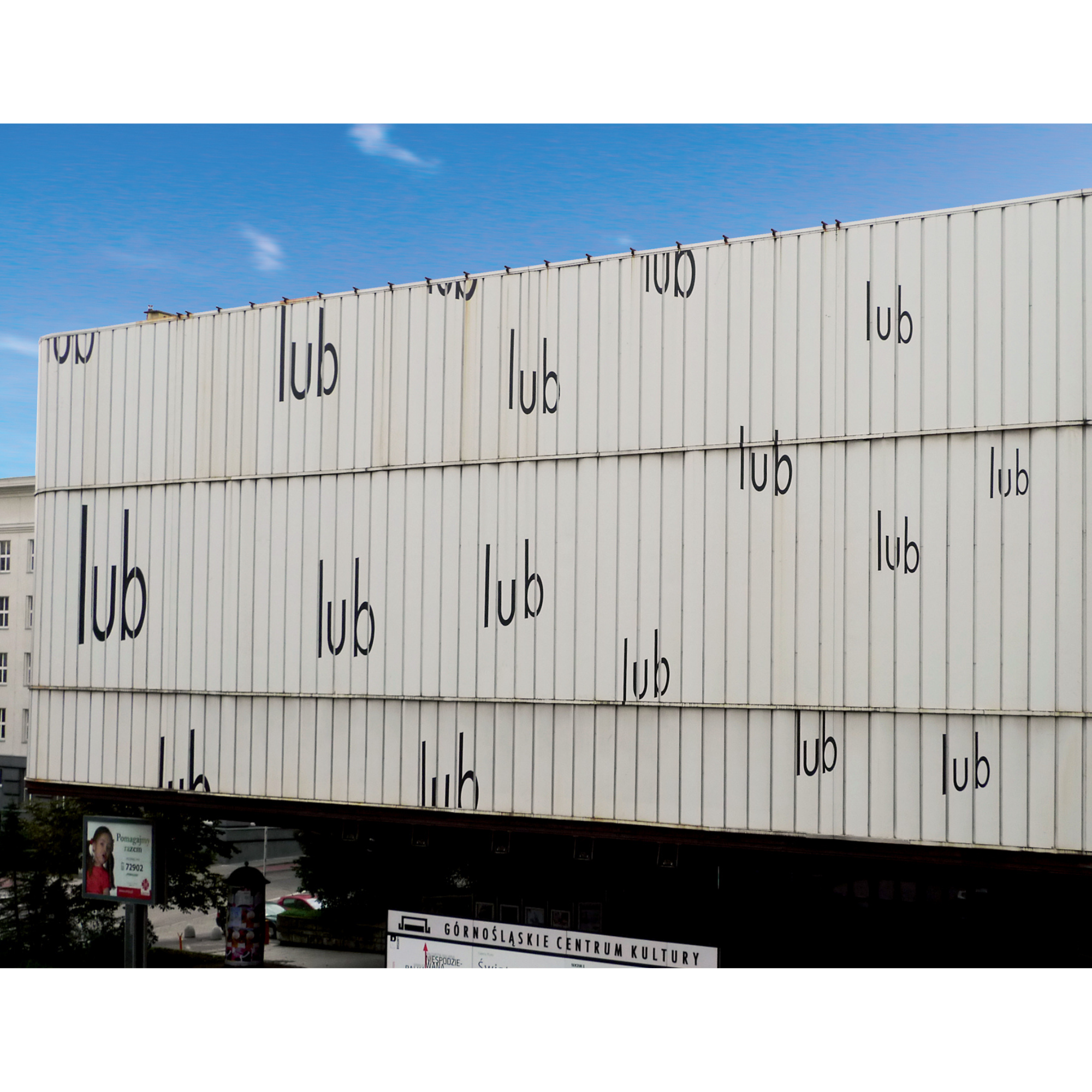 Realizacja na fasadzie budynku Instytucja Kultury im. Krystyny Bochenek – Katowice Miasto Ogrodów (nieistniejąca). fot. Jakub Byrczek