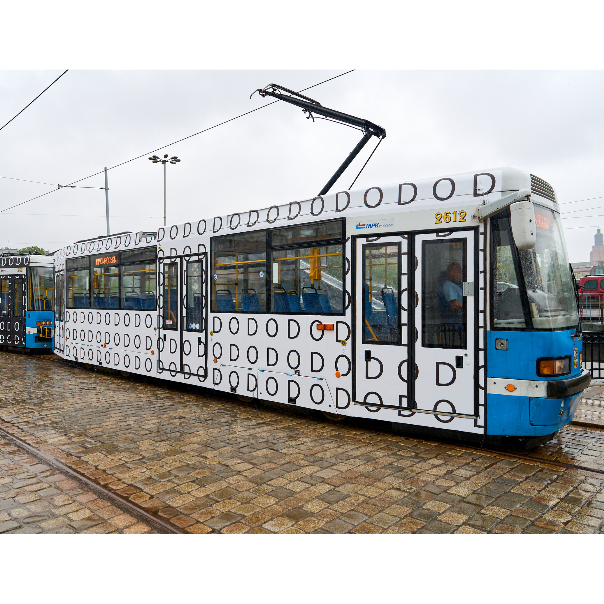 Realizacja pracy na wrocławskim tramwaju.